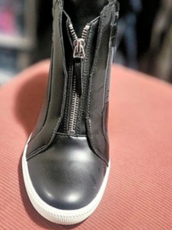 Karma Shoes - KARMA Black & White Like New